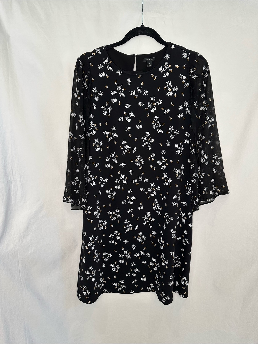 Ann Taylor Black Floral Long-Sleeve Shift Dress